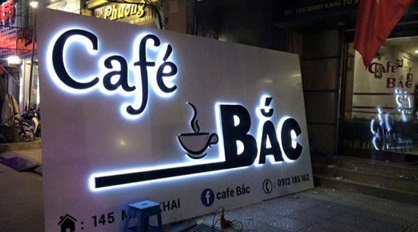 Biển quảng cáo quán cà phê khác với bảng hiệu công ty, doanh nghiệp