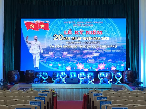 Biển LED màn hình trong phòng tổ chức hội nghị